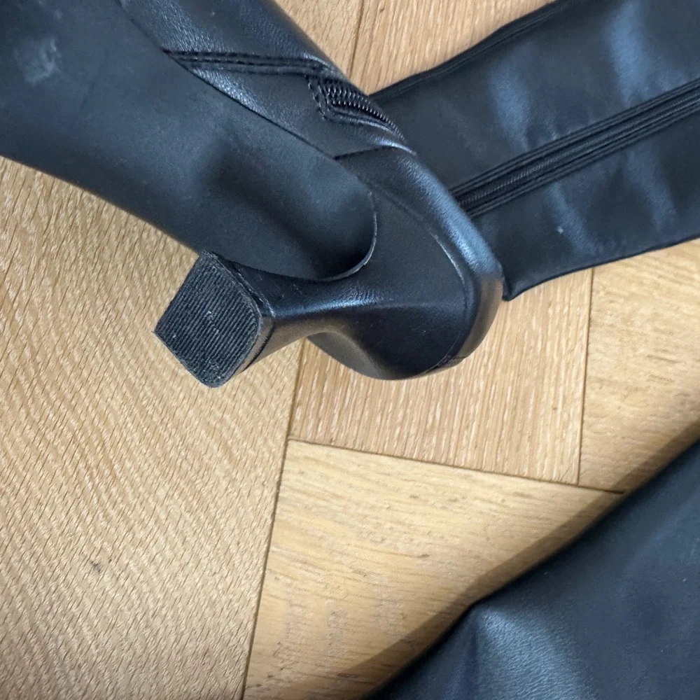 Steve Madden Black Knee-High Women's Boots - Picture 5 of 13